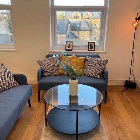 Apartmán Awesome Refurbished 1 Bed Flat Few Steps To High St ! - 2 East House Epsom Exteriér fotografie