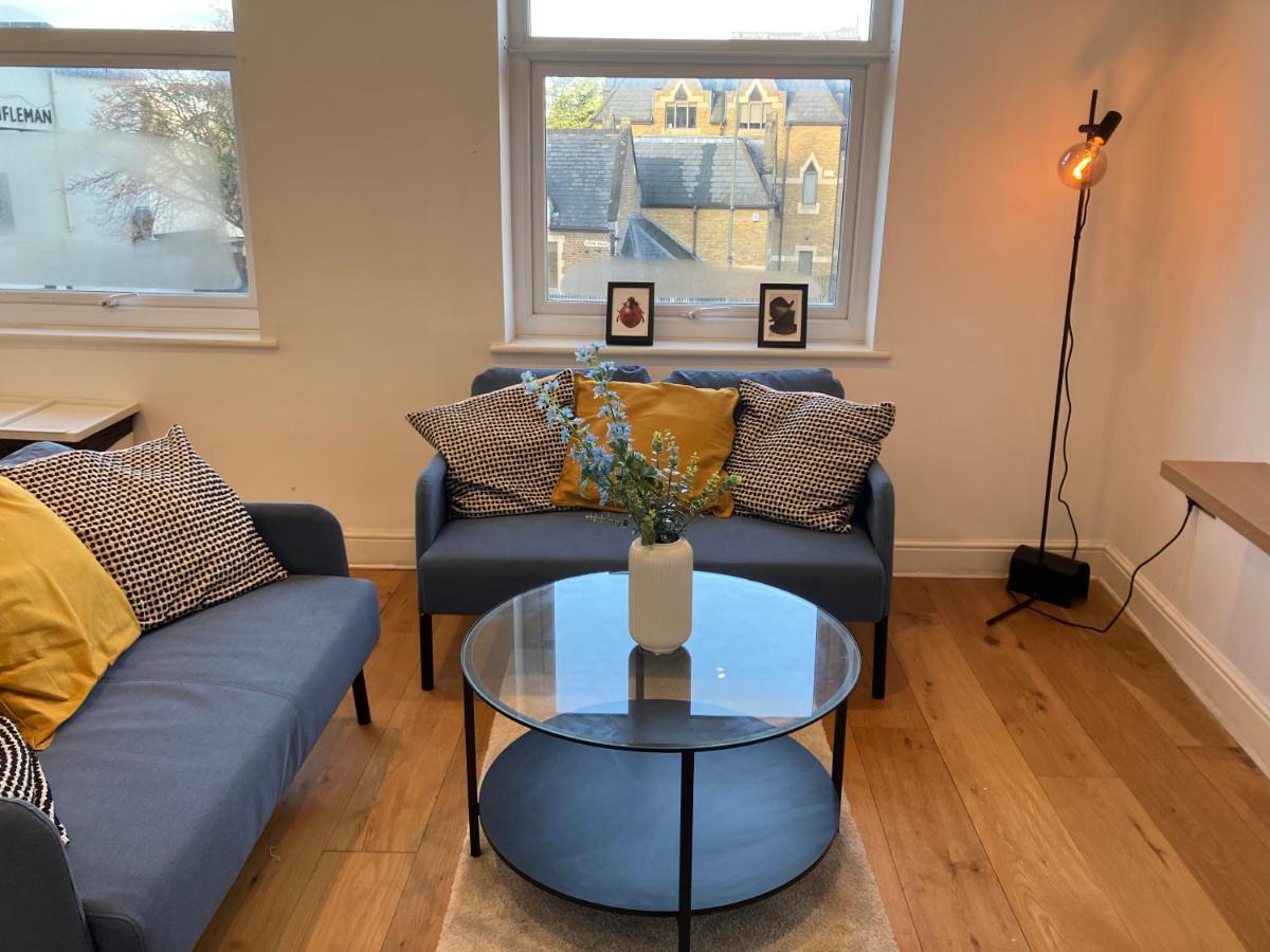 Apartmán Awesome Refurbished 1 Bed Flat Few Steps To High St ! - 2 East House Epsom Exteriér fotografie