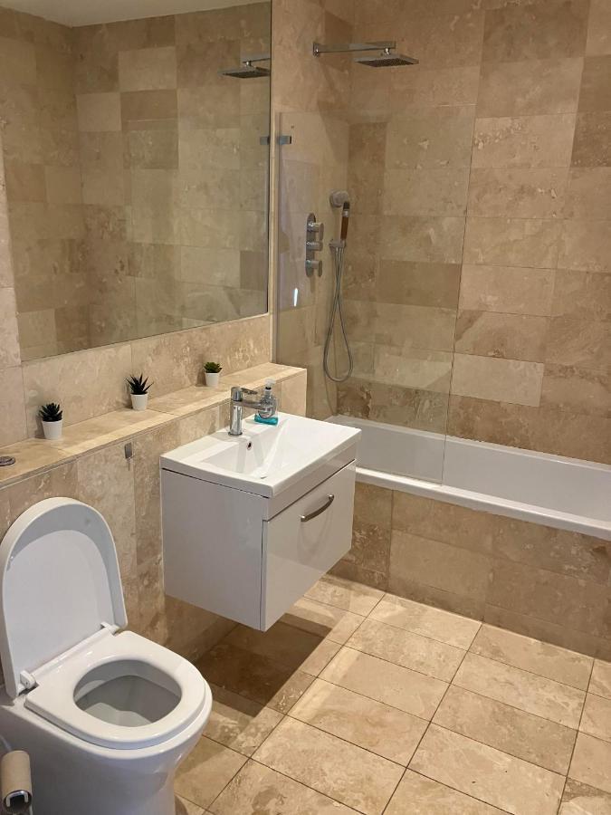 Apartmán Awesome Refurbished 1 Bed Flat Few Steps To High St ! - 2 East House Epsom Exteriér fotografie